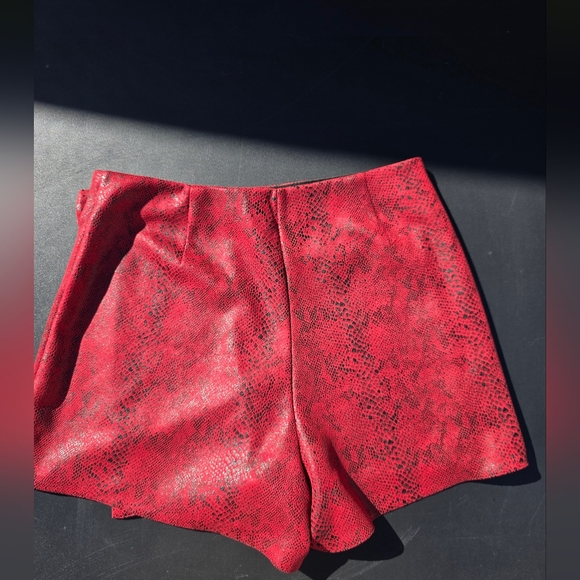 Haute Monde Red Snake Print Faux Leather Skort Size Large - Picture 4 of 6